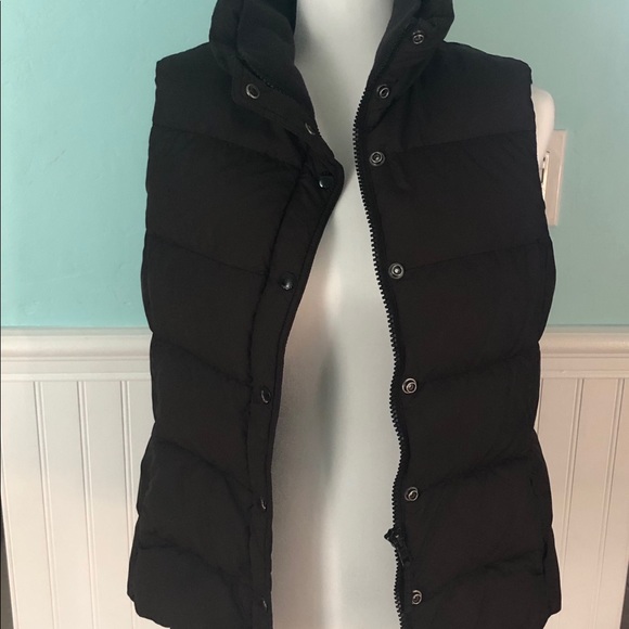 J. Crew Jackets & Blazers - J. Crew black down puffer vest